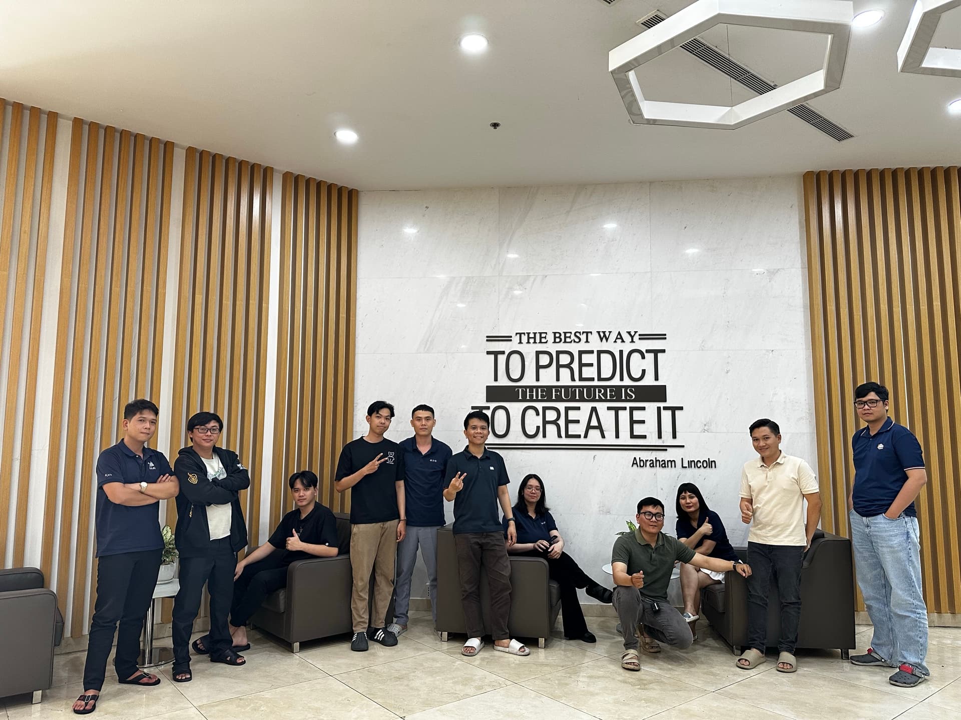 FPT Telecom team group photo